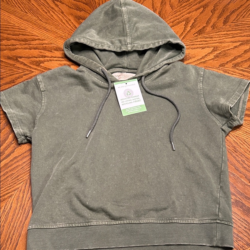 3/$60 NWT Love Connect Salt Wash Olive Short-Sleeve Green Smart Cotton Hoodie